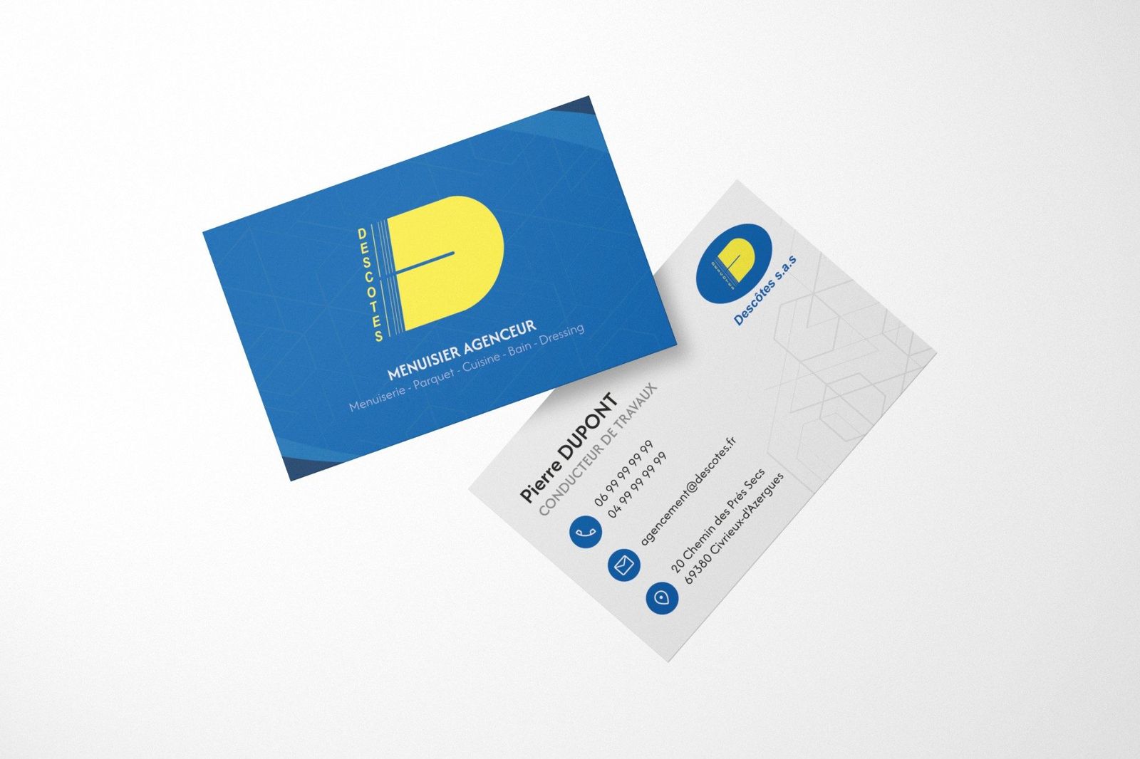 Cartes de visite Descôtes : recto bleu au grand D jaune « Menuisier agenceur », verso blanc avec les coordonnées